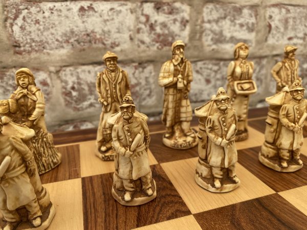 Sherlock Holmes Chess Set - Brown - Image 15