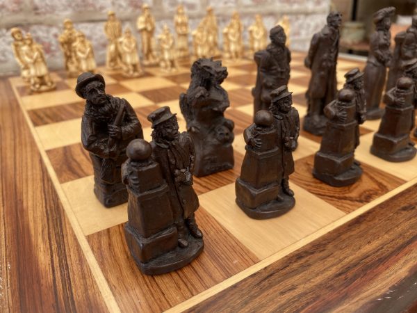 Sherlock Holmes Chess Set - Brown - Image 3