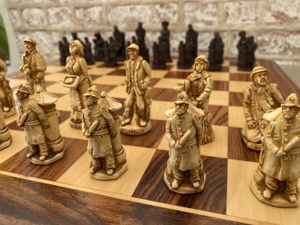 Sherlock Holmes Chess Set - Brown - Image 4