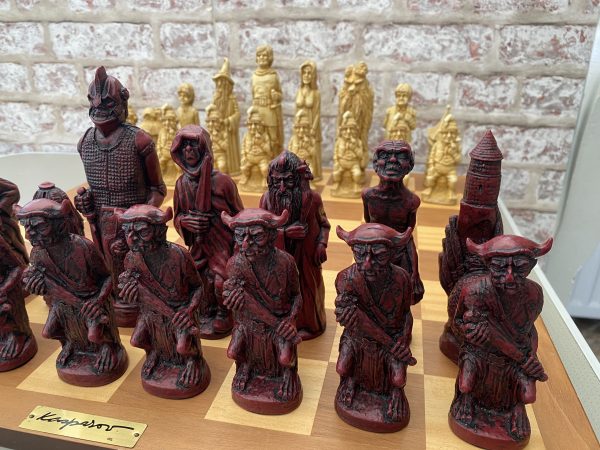 Berkeley Chess Ltd - Lord of the Rings Chess Pieces - Red - Image 9