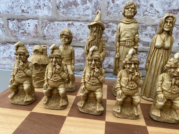 Berkeley Chess Ltd - Lord of the Rings Chess Pieces - Red - Image 3
