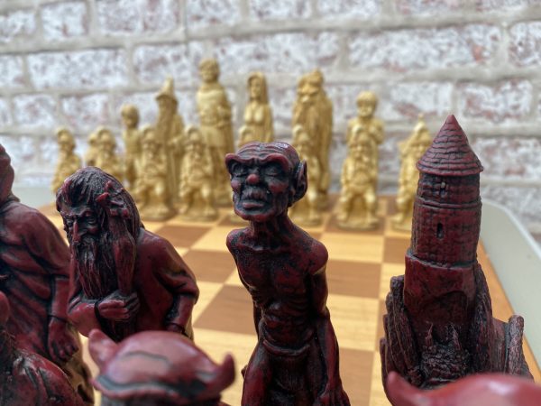 Berkeley Chess Ltd - Lord of the Rings Chess Pieces - Red - Image 4