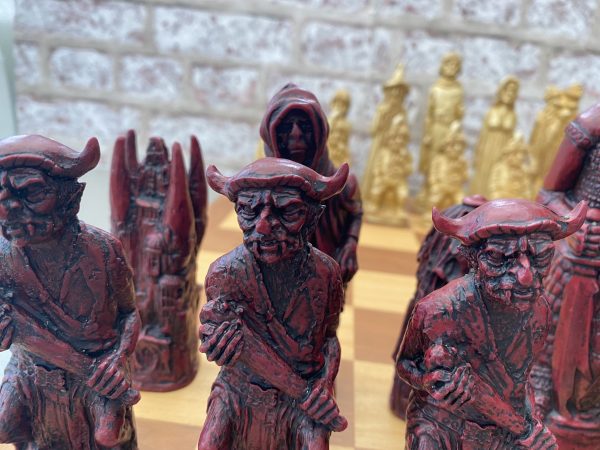 Berkeley Chess Ltd - Lord of the Rings Chess Pieces - Red - Image 6