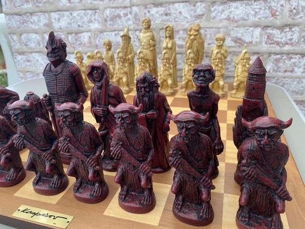 Berkeley Chess Ltd - Lord of the Rings Chess Pieces - Red - Image 12
