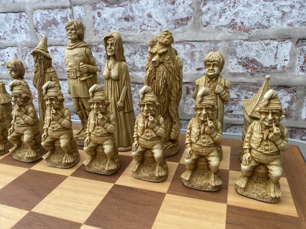 Berkeley Chess Ltd - Lord of the Rings Chess Pieces - Red - Image 15