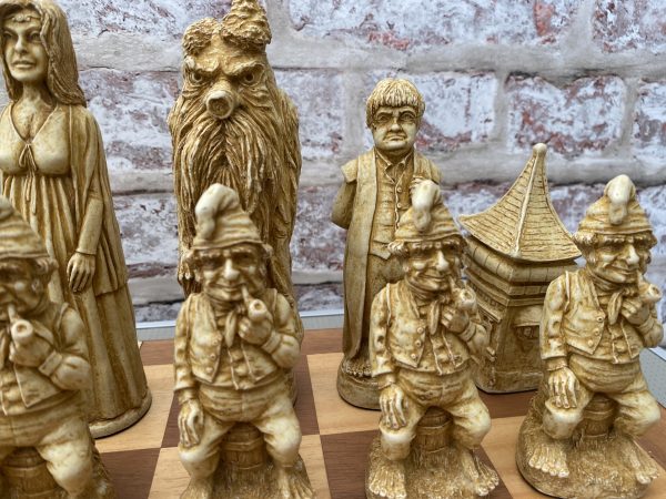 Berkeley Chess Ltd - Lord of the Rings Chess Pieces - Red - Image 2