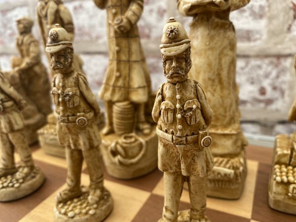 Berkeley Chess Ltd - Large Sherlock Holmes Chess Pieces - Red - Image 9
