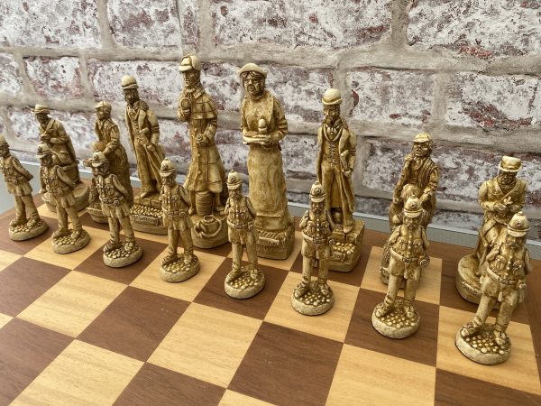 Berkeley Chess Ltd - Large Sherlock Holmes Chess Pieces - Red - Image 3