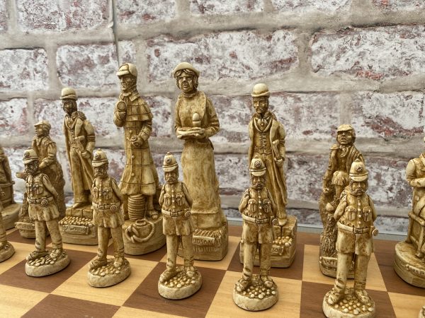 Berkeley Chess Ltd - Large Sherlock Holmes Chess Pieces - Red - Image 4