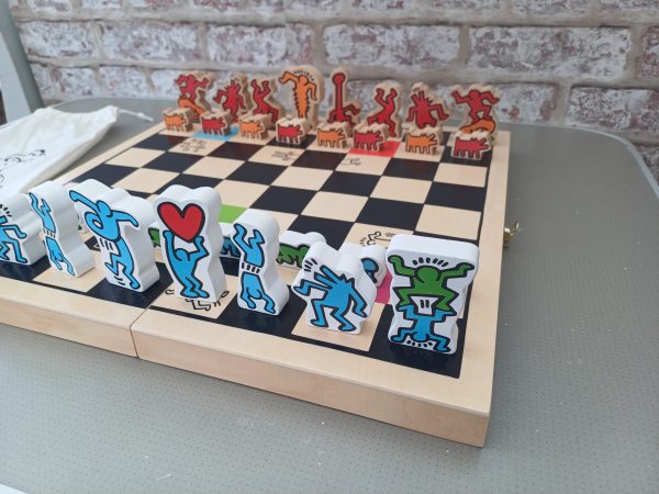 Artistry in Play: The Keith Haring Chess Set - Image 6