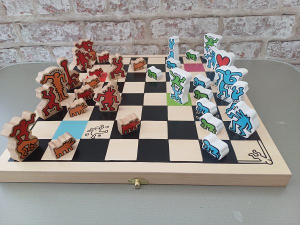 Artistry in Play: The Keith Haring Chess Set - Image 22