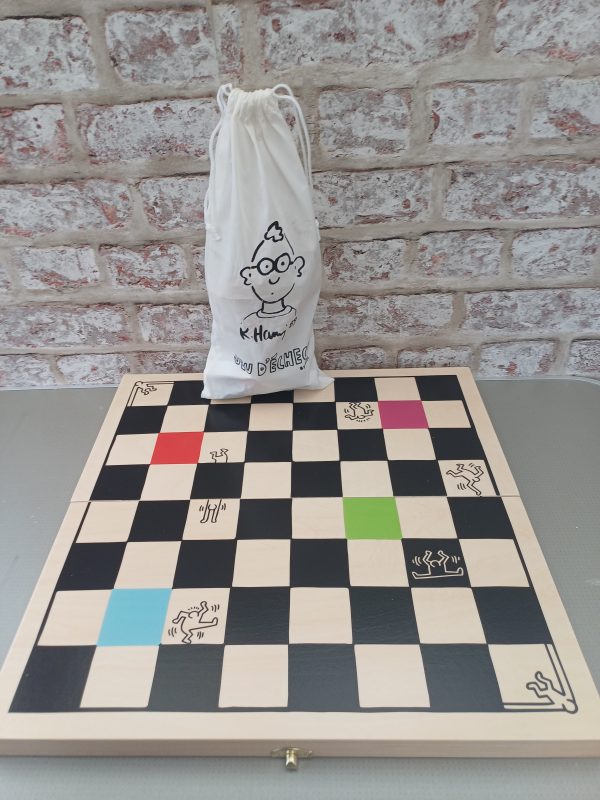 Artistry in Play: The Keith Haring Chess Set - Image 26