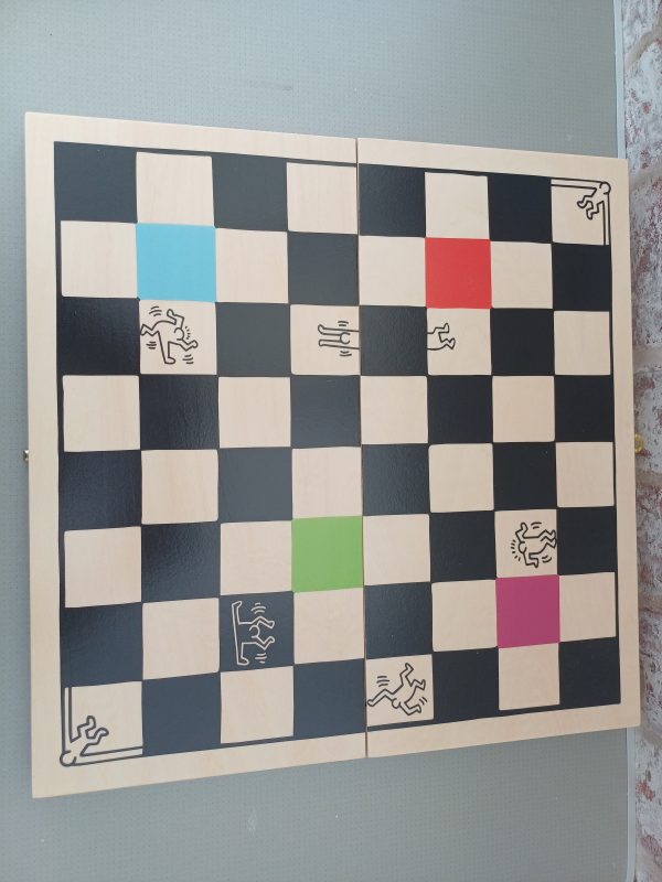 Artistry in Play: The Keith Haring Chess Set - Image 27