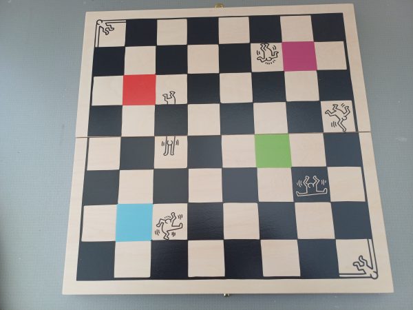 Artistry in Play: The Keith Haring Chess Set - Image 28