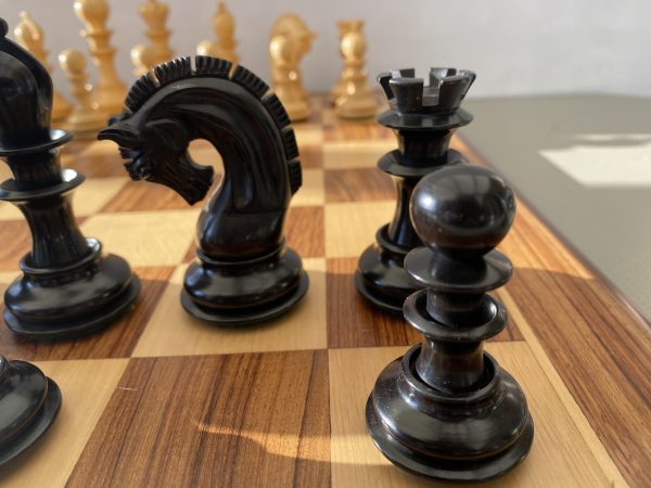 The Manchester set of Chess Pieces in Ebony - Image 6