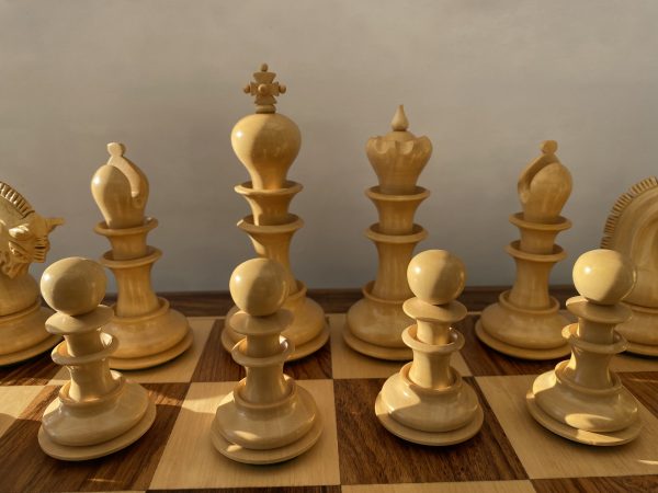 The Manchester set of Chess Pieces in Ebony - Image 4