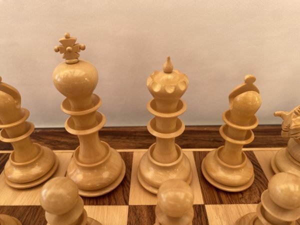 The Manchester set of Chess Pieces in Bud Rosewood - Image 11