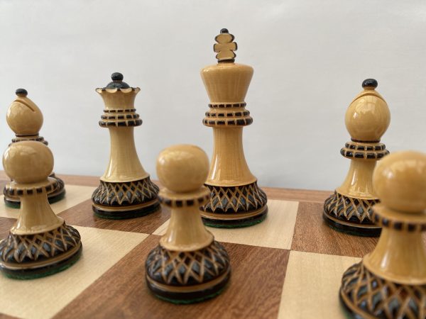 The Spector Gloss Double Weighted Chess Pieces - Image 3